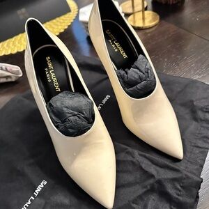 YSL 
Patent Calfskin Teddy High Vamp 105 Pumps 39 White